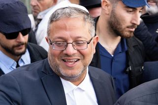 „Sny se někdy splní.“ Izraelský ministr prosazující trest smrti dostal dort s oprátkou - Novinky